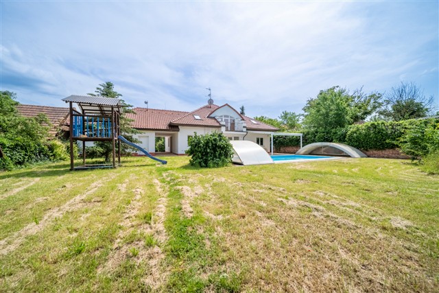 dům a bazén za domem [9/89]